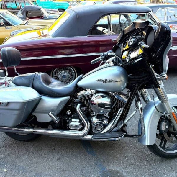 Dennis buys Motorcycles like this 2015 Harley Davidson Street Glide